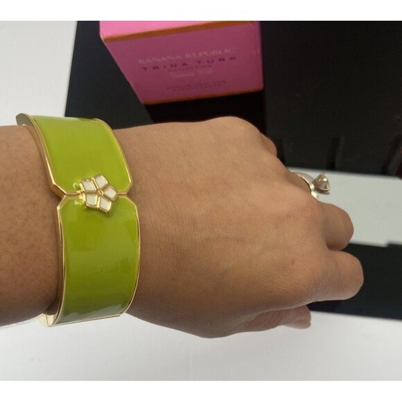 Banana Republic x Trina Turk Enamel Cuff Bracelet Green Gold 2012 Boxed Limited - Picture 14 of 16